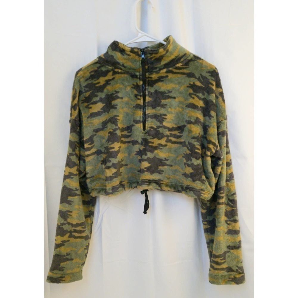 Urban Outfitters Women's Size Extra Small  Camoflauge Hoodie Crop
